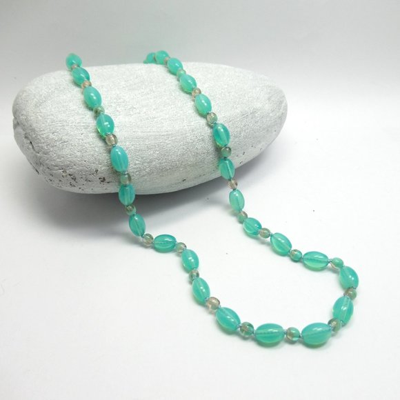 Uranium glass bead Necklace - Picture 10 of 10